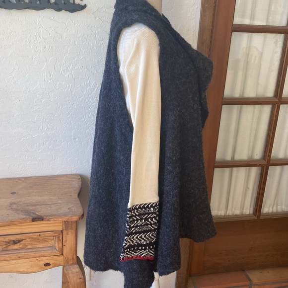 🎉 FREE PEOPLE ALPACA SLEEVELESS CAPE‼️ - Picture 6 of 14